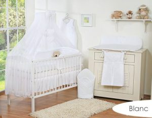 lit bébé blanc