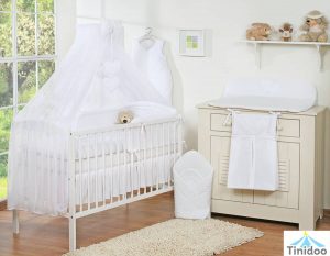 lit bébé à barreaux, blanc