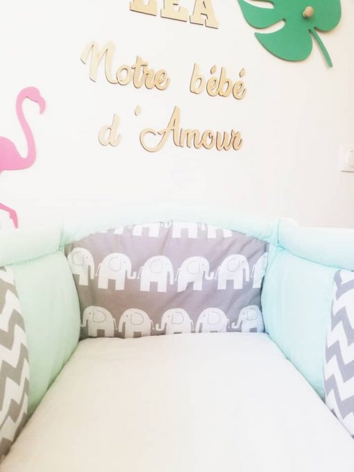 décoration tropicale dans chambre bébé fille