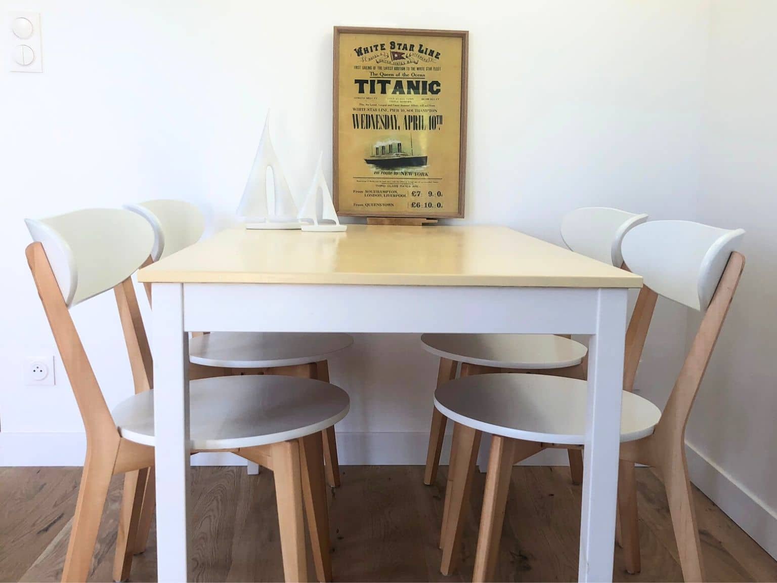 Table Opiume Repeinte